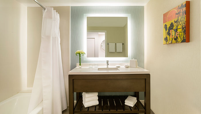 hyatt room bathroom