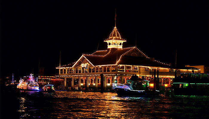 What to Know Before You Go To the Christmas Boat Parade