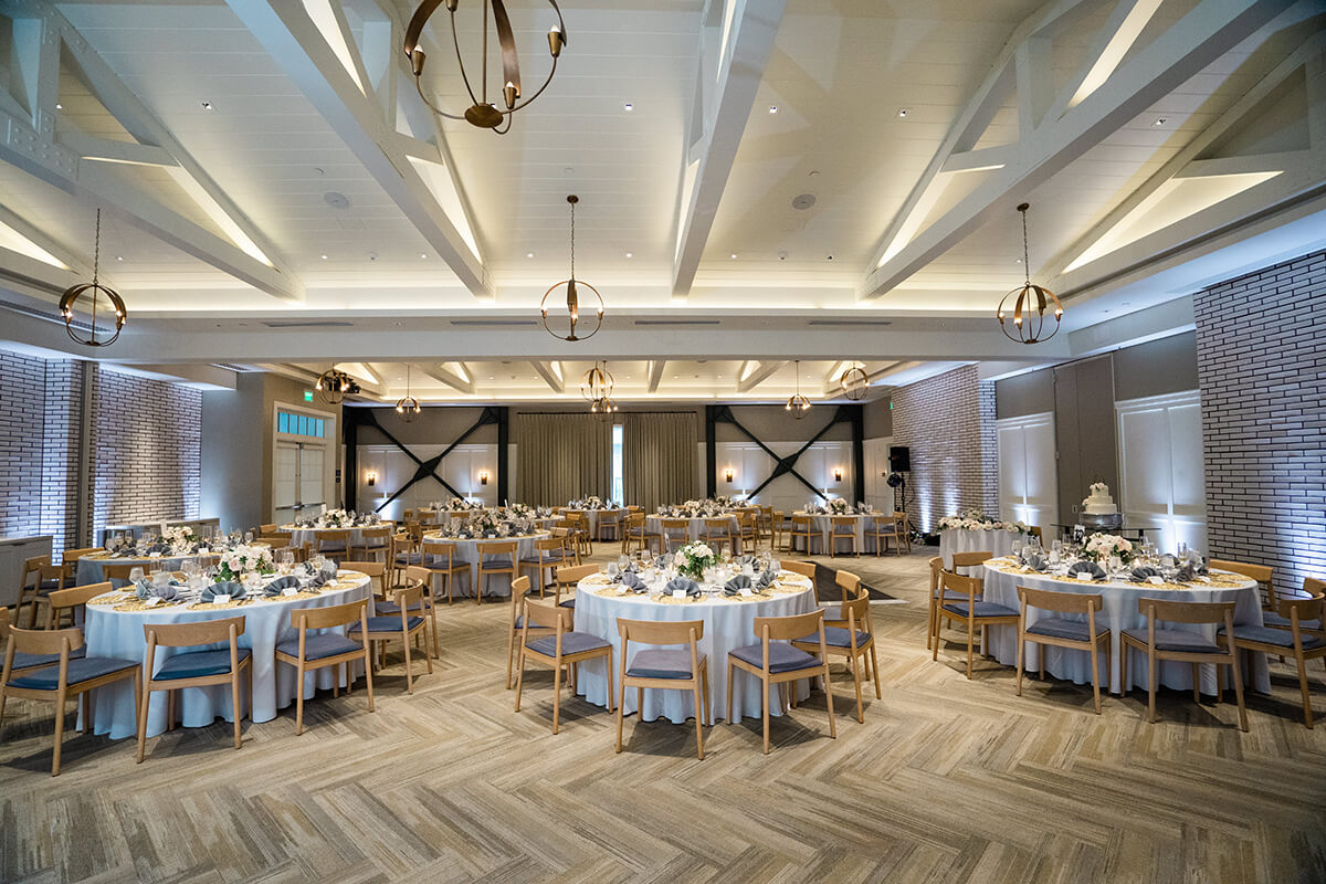 ballroom with round tables with chairs