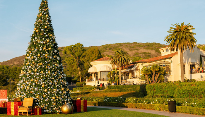 christmas tree at pelican hill