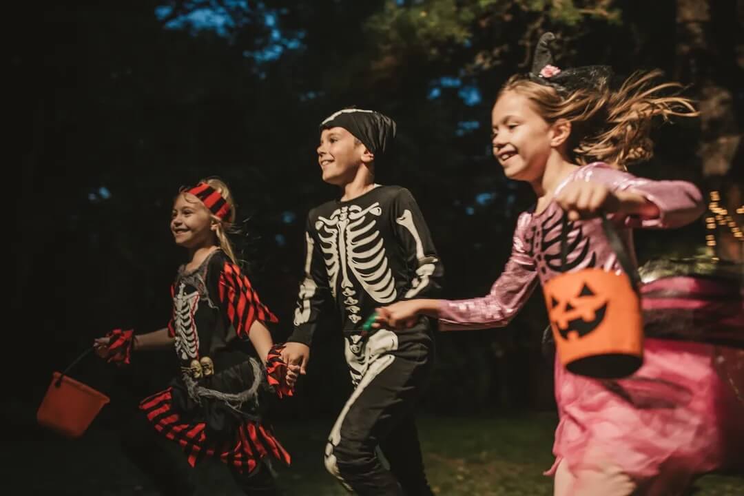 kids in costume