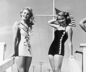2 women